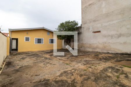 Casa à venda com 92m², 2 quartos e 3 vagas Casa à venda com 92m², 2 quartos e 3 vagasQuintal