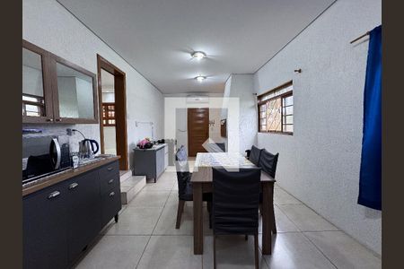 Casa à venda com 169m², 2 quartos e 2 vagasCozinha