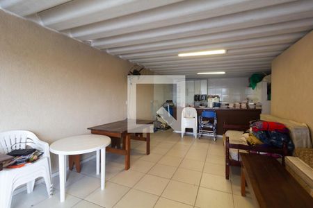 Casa à venda com 298m², 5 quartos e 3 vagas Casa à venda com 298m², 5 quartos e 3 vagasTerraço