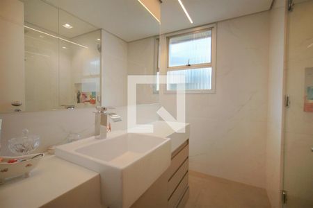 Apartamento à venda com 420m², 4 quartos e 5 vagasBanheiro da Suíte 2