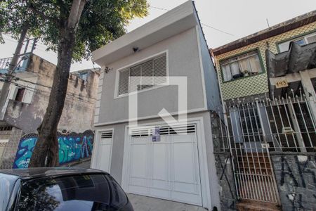 Casa à venda com 151m², 3 quartos e 1 vaga Casa à venda com 151m², 3 quartos e 1 vagaFachada