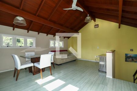 Casa de condomínio à venda com 247m², 3 quartos e 3 vagasSótão