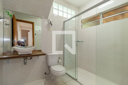 Casa à venda com 140m², 3 quartos e 4 vagasBanheiro - Suíte