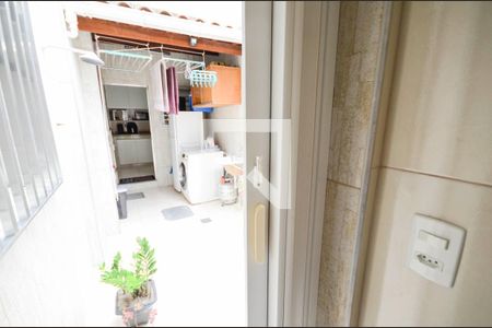 Casa à venda com 72m², 2 quartos e sem vaga Casa à venda com 72m², 2 quartos e sem vagaBanheiro de Serviço
