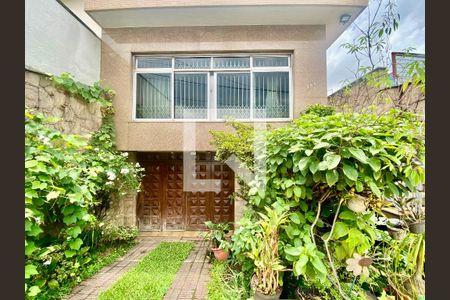 Casa à venda com 213m², 3 quartos e 7 vagas Casa à venda com 213m², 3 quartos e 7 vagasÁrea comum