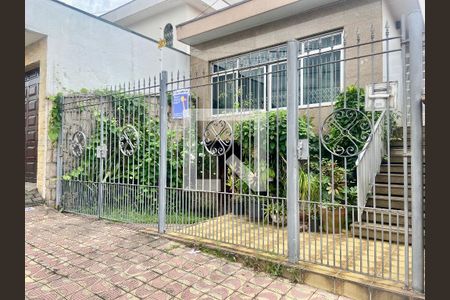 Casa à venda com 213m², 3 quartos e 7 vagas Casa à venda com 213m², 3 quartos e 7 vagasFachada