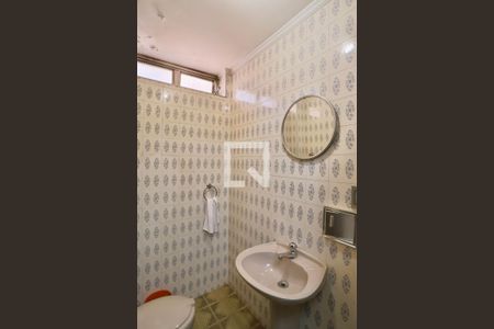 Casa à venda com 213m², 3 quartos e 7 vagas Casa à venda com 213m², 3 quartos e 7 vagasBanheiro