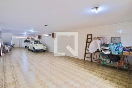 Casa à venda com 213m², 3 quartos e 7 vagas Casa à venda com 213m², 3 quartos e 7 vagasÁrea comum