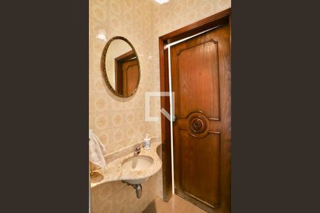 Casa à venda com 213m², 3 quartos e 7 vagas Casa à venda com 213m², 3 quartos e 7 vagasBanheiro