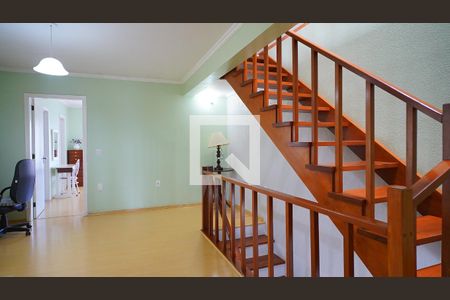 Casa à venda com 234m², 4 quartos e 2 vagasEscada para o sotão