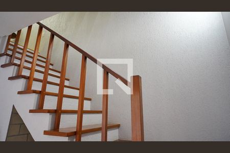 Casa à venda com 234m², 4 quartos e 2 vagasescada para dormitórios