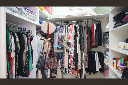 Casa à venda com 234m², 4 quartos e 2 vagasCloset da suíte