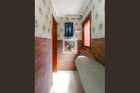 Casa de condomínio à venda com 404m², 3 quartos e 2 vagas Casa de condomínio à venda com 404m², 3 quartos e 2 vagasBanheiro de Serviço