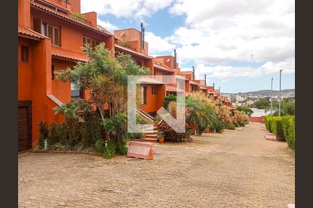 Casa de condomínio à venda com 404m², 3 quartos e 2 vagas Casa de condomínio à venda com 404m², 3 quartos e 2 vagasFachada