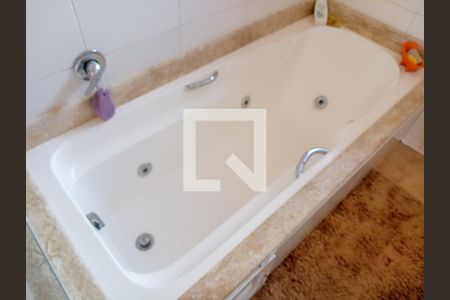 Casa de condomínio à venda com 404m², 3 quartos e 2 vagas Casa de condomínio à venda com 404m², 3 quartos e 2 vagasBanheiro/Suíte