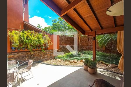 Casa de condomínio à venda com 404m², 3 quartos e 2 vagas Casa de condomínio à venda com 404m², 3 quartos e 2 vagasÁrea comum