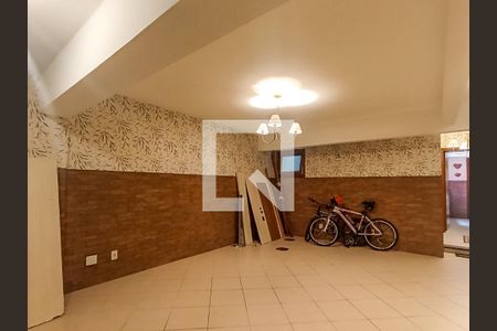 Casa de condomínio à venda com 404m², 3 quartos e 2 vagas Casa de condomínio à venda com 404m², 3 quartos e 2 vagasGaragem