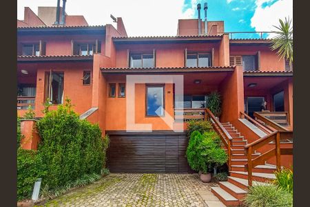 Casa de condomínio à venda com 404m², 3 quartos e 2 vagas Casa de condomínio à venda com 404m², 3 quartos e 2 vagasÁrea comum