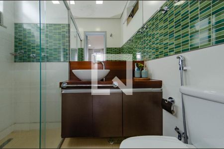 Apartamento à venda com 160m², 2 quartos e 1 vaga Apartamento à venda com 160m², 2 quartos e 1 vagaBanheiro suíte