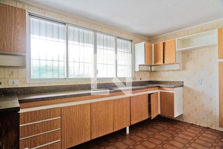 Casa à venda com 180m², 3 quartos e 5 vagas Casa à venda com 180m², 3 quartos e 5 vagasCozinha