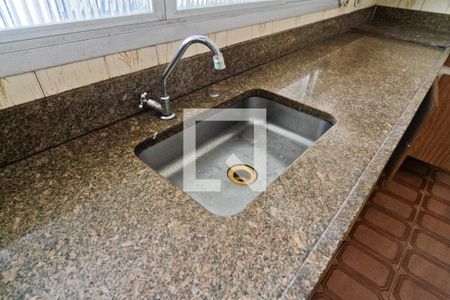Casa à venda com 180m², 3 quartos e 5 vagas Casa à venda com 180m², 3 quartos e 5 vagasCozinha