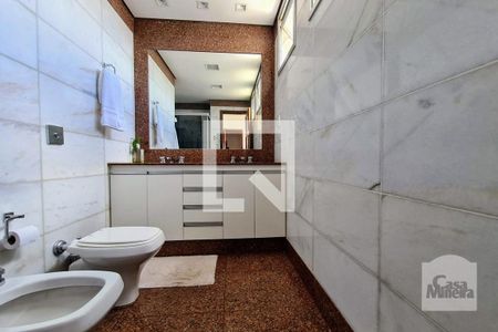 Apartamento à venda com 250m², 4 quartos e 5 vagasBanheiro