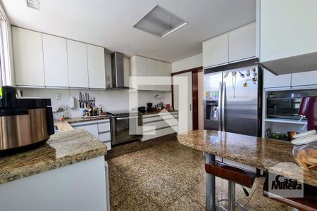Apartamento à venda com 250m², 4 quartos e 5 vagasCozinha
