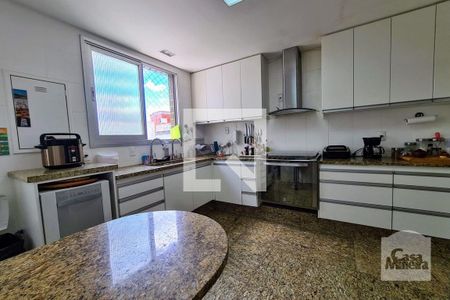 Apartamento à venda com 250m², 4 quartos e 5 vagasCozinha