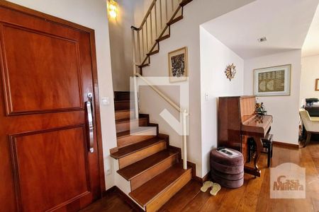 Apartamento à venda com 250m², 4 quartos e 5 vagasEscadas