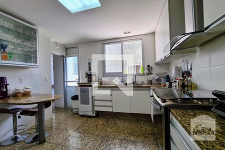 Apartamento à venda com 250m², 4 quartos e 5 vagasCozinha