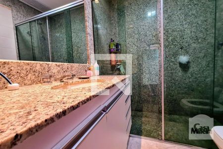 Apartamento à venda com 250m², 4 quartos e 5 vagasBanheiro 2