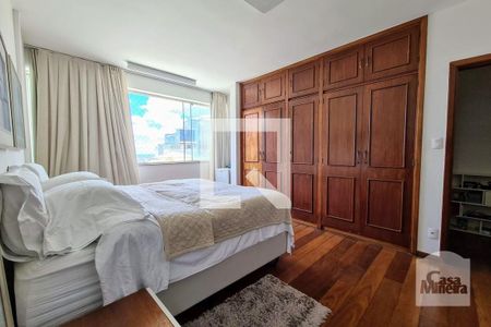 Apartamento à venda com 250m², 4 quartos e 5 vagasQuarto