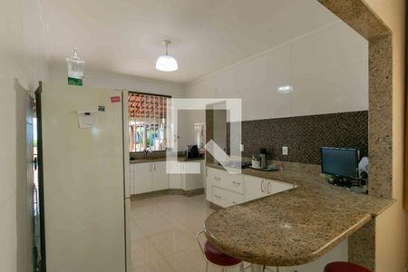 Casa à venda com 420m², 5 quartos e 4 vagas Casa à venda com 420m², 5 quartos e 4 vagasCozinha