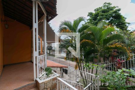 Casa à venda com 420m², 5 quartos e 4 vagas Casa à venda com 420m², 5 quartos e 4 vagasVaranda