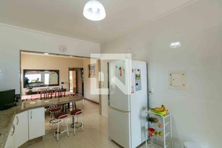 Casa à venda com 420m², 5 quartos e 4 vagas Casa à venda com 420m², 5 quartos e 4 vagasCozinha