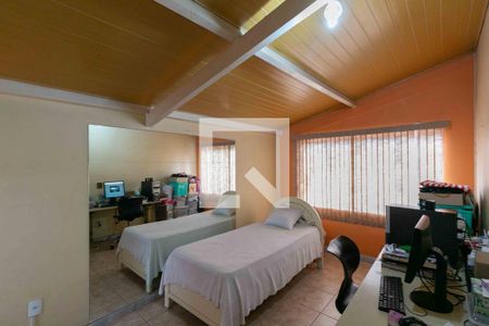 Casa à venda com 420m², 5 quartos e 4 vagas Casa à venda com 420m², 5 quartos e 4 vagasQuarto 4