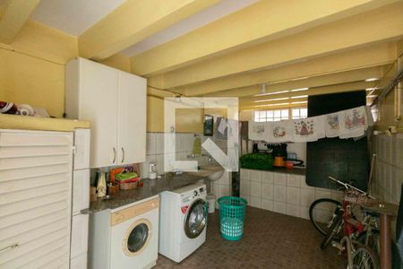 Casa à venda com 420m², 5 quartos e 4 vagas Casa à venda com 420m², 5 quartos e 4 vagasÁrea de Serviço