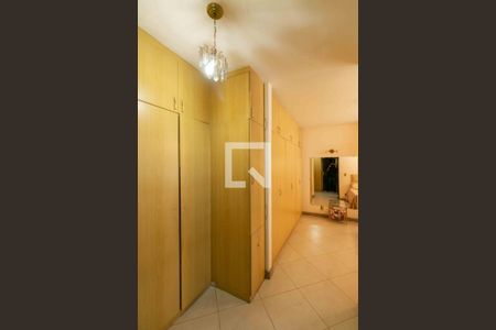 Casa à venda com 420m², 5 quartos e 4 vagas Casa à venda com 420m², 5 quartos e 4 vagasQuarto 1 Suite