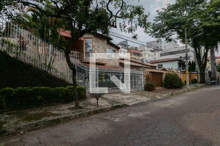 Casa à venda com 420m², 5 quartos e 4 vagas Casa à venda com 420m², 5 quartos e 4 vagasFachada