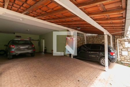 Casa à venda com 420m², 5 quartos e 4 vagas Casa à venda com 420m², 5 quartos e 4 vagasGaragem