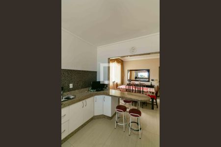 Casa à venda com 420m², 5 quartos e 4 vagas Casa à venda com 420m², 5 quartos e 4 vagasCozinha