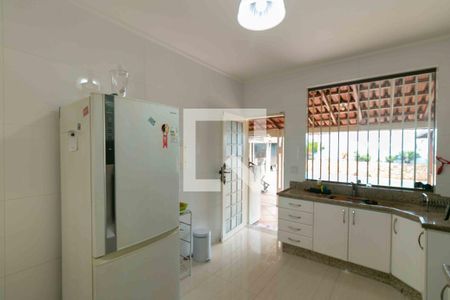 Casa à venda com 420m², 5 quartos e 4 vagas Casa à venda com 420m², 5 quartos e 4 vagasCozinha