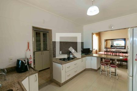 Casa à venda com 420m², 5 quartos e 4 vagas Casa à venda com 420m², 5 quartos e 4 vagasCozinha