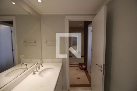 Apartamento à venda com 320m², 4 quartos e 4 vagasBanheiro Social