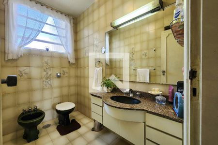 Apartamento à venda com 240m², 3 quartos e 1 vaga Apartamento à venda com 240m², 3 quartos e 1 vagaBanheiro da Suíte