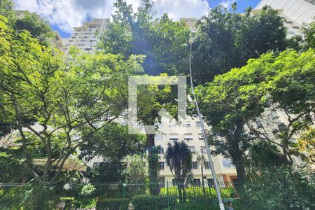 Apartamento à venda com 240m², 3 quartos e 1 vaga Apartamento à venda com 240m², 3 quartos e 1 vagaFachada