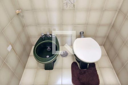 Apartamento à venda com 240m², 3 quartos e 1 vaga Apartamento à venda com 240m², 3 quartos e 1 vagaBanheiro da Suíte