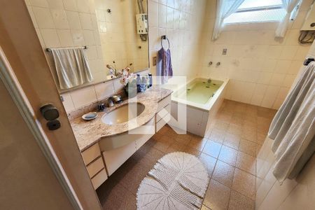 Apartamento à venda com 240m², 3 quartos e 1 vaga Apartamento à venda com 240m², 3 quartos e 1 vagaBanheiro