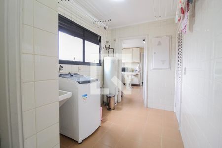 Apartamento à venda com 300m², 3 quartos e 4 vagas Apartamento à venda com 300m², 3 quartos e 4 vagasÁrea de Serviço