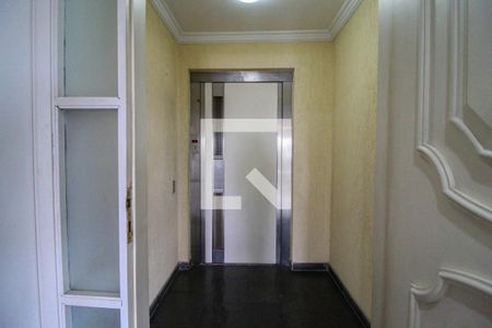 Apartamento à venda com 300m², 3 quartos e 4 vagas Apartamento à venda com 300m², 3 quartos e 4 vagasEntrada